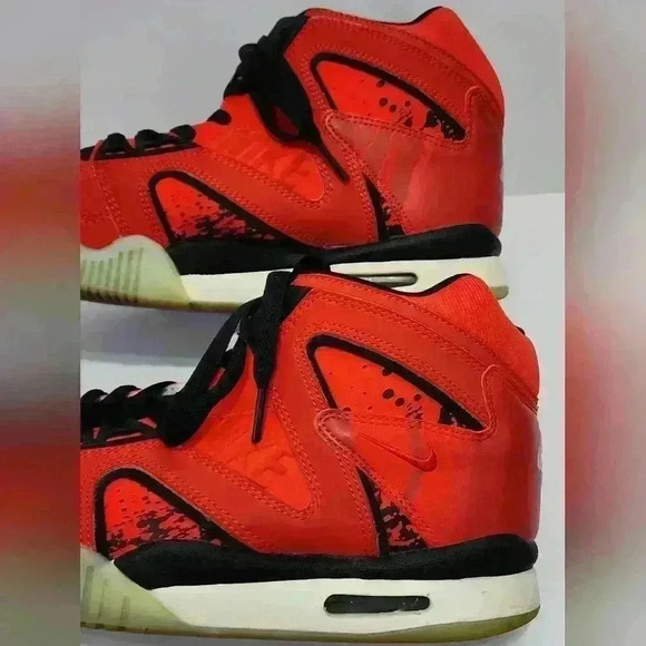 Nike Men's Red Air Tech Challenge Hybrid II Sneaker Shoes, sz 9 - Picture 10 of 14